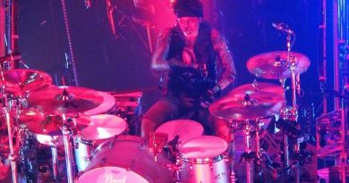 Tommy Lee Plays First Full Show Of Motley Crue’s Stadium Tour