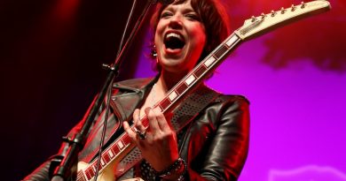 Halestorm’s Lzzy Hale Performs First Show Fronting Skid Row