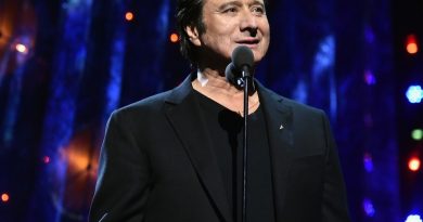 Steve Perry Signs To New Record Label And Is “Working On Stuff”