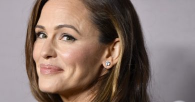 Jennifer Garner Got Stuck In An Elevator For Over An Hour At Comic-Con