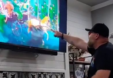 Colorblind Man Watches His Favorite Movie With Special Glasses